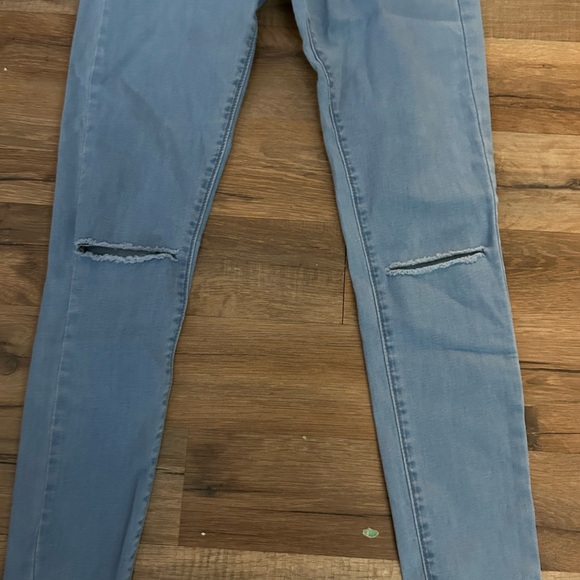 Bullhead Women's Light Blue Skinny Jeans - Picture 3 of 5